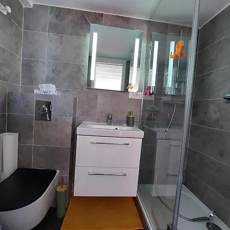 Apartamento Renove A 50m De La Avec Balcon Et Parking - Fr-1-550-78 *