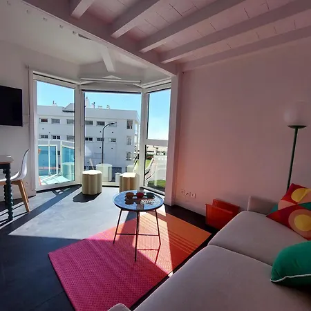 Renove A 50m De La Avec Balcon Et Parking - Fr-1-550-78 *