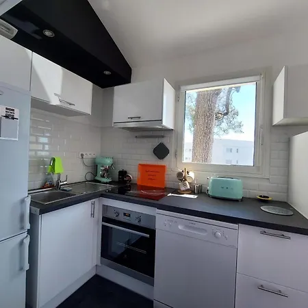 Renove A 50m De La Avec Balcon Et Parking - Fr-1-550-78 Apartment