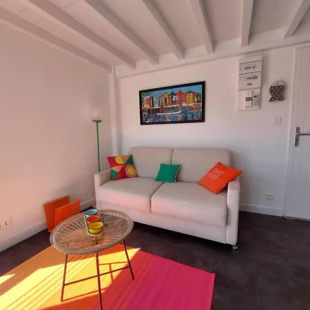 Apartment Renove A 50m De La Avec Balcon Et Parking - Fr-1-550-78 *