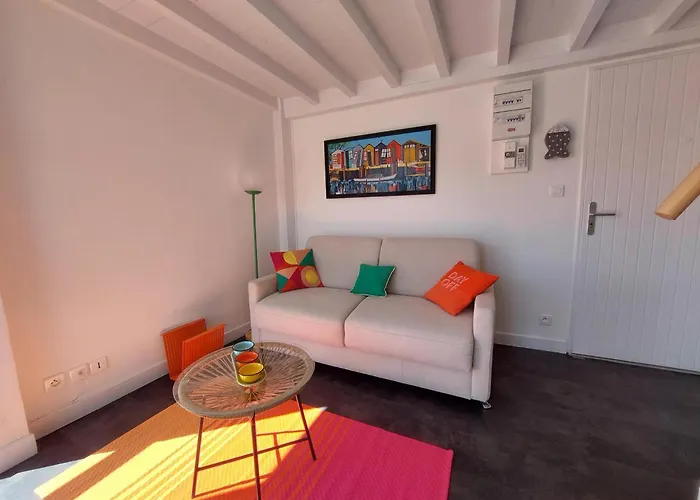 Apartment Renove A 50m De La Avec Balcon Et Parking - Fr-1-550-78 *